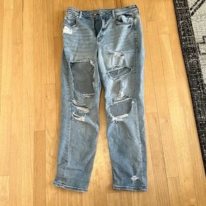 Women’s distressed boyfriend jeans